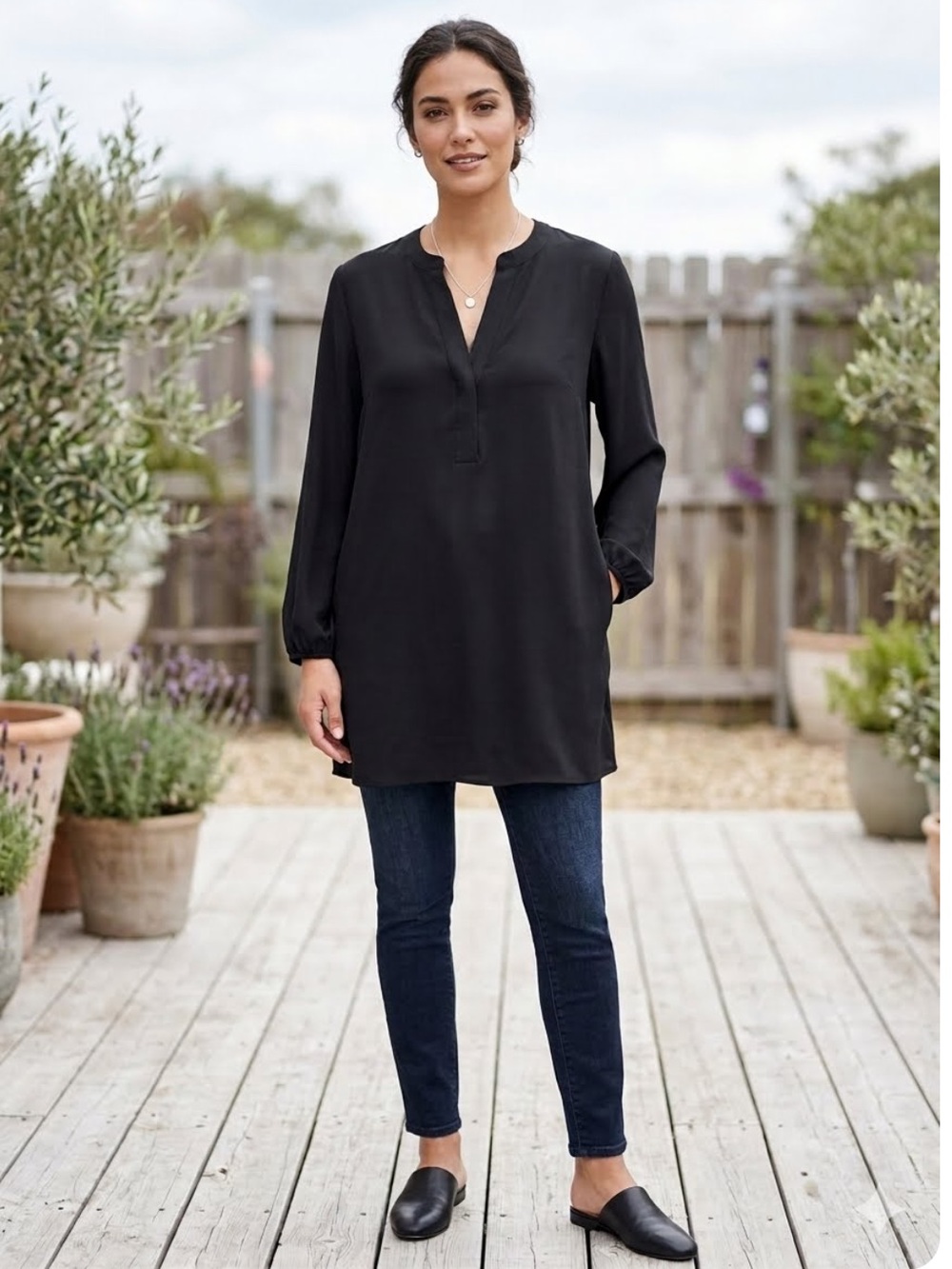 👗Women's Black V-Neck Long Sleeve Blouse